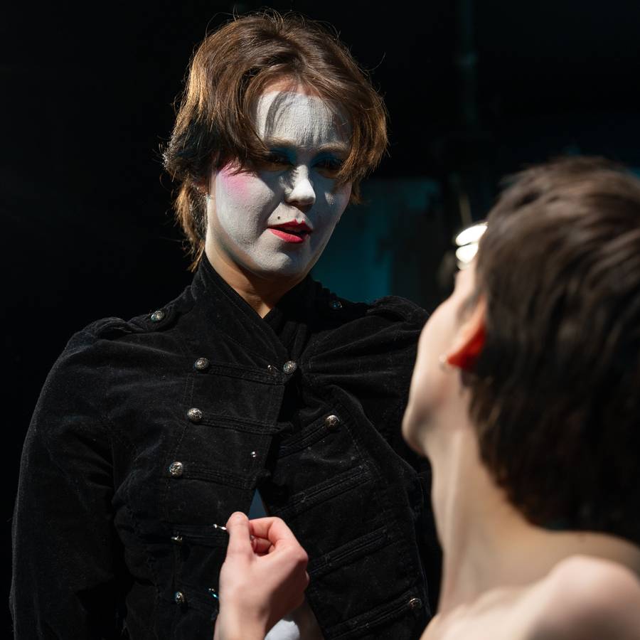 Orlando performer in a black costume and stage makeup